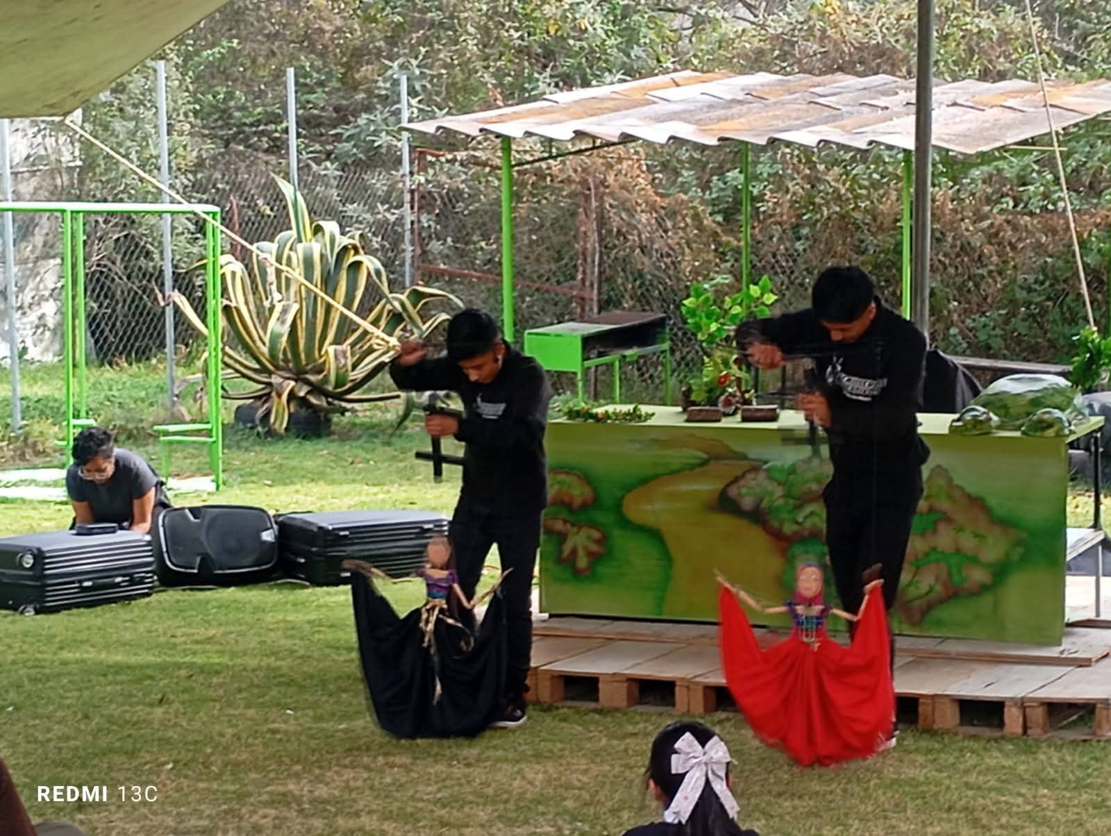 Actividad Cultural Comunitaria: Hilos mágicos